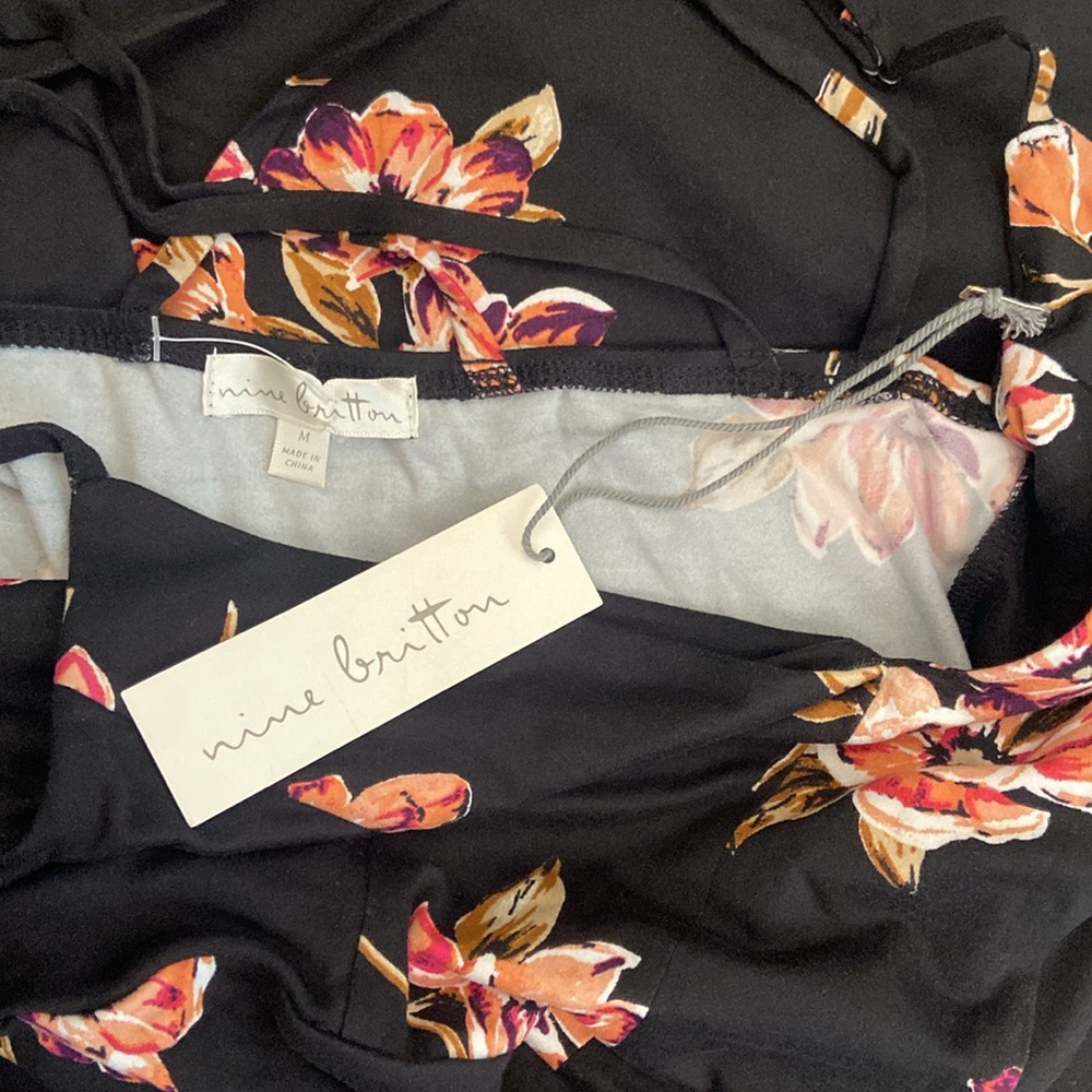 Black Dress with Floral Print, size M. Nine Britton brand. - Picture 12 of 15